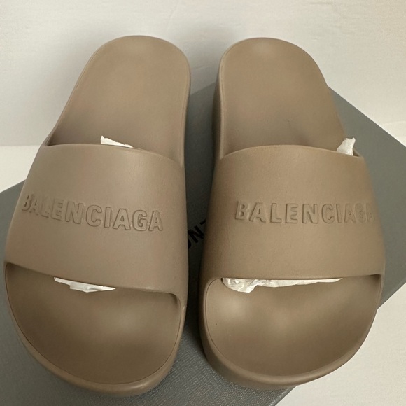 Balenciaga chunky slides- taupe - Picture 2 of 10